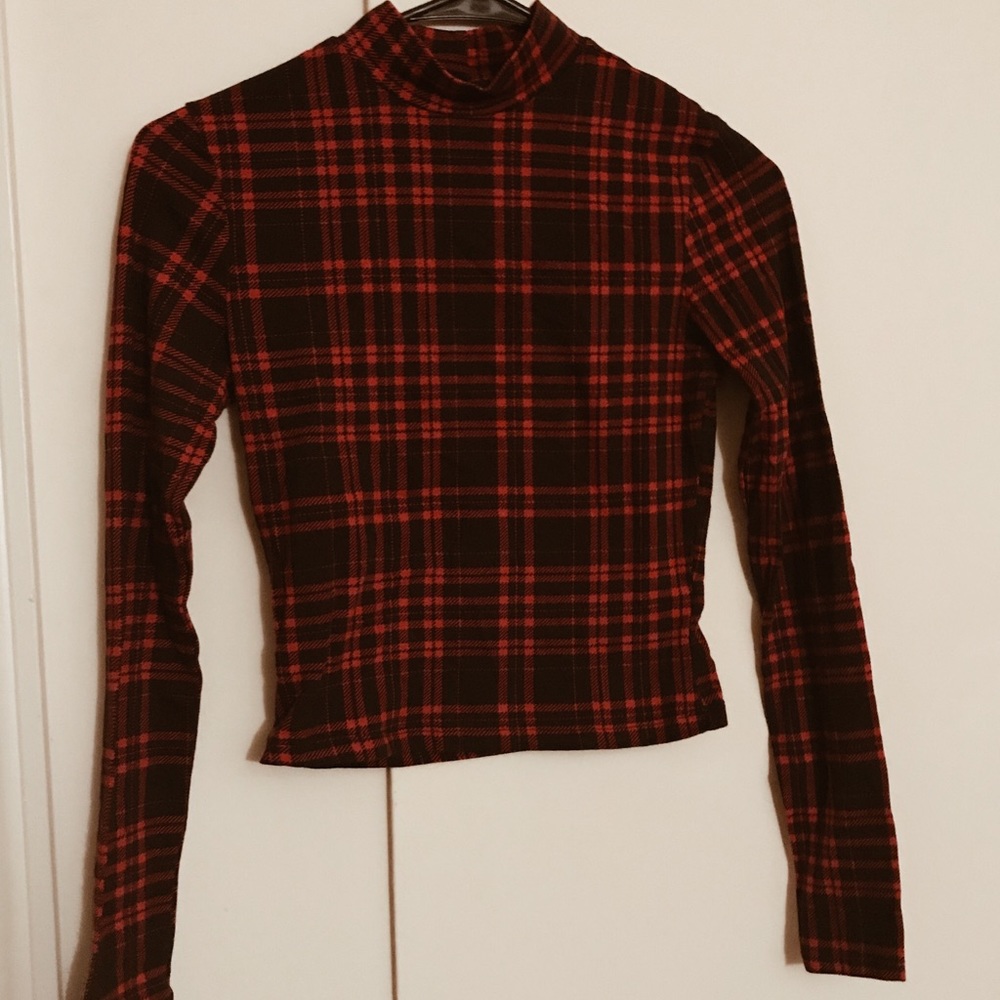 Long sleeve turtle neck crop top